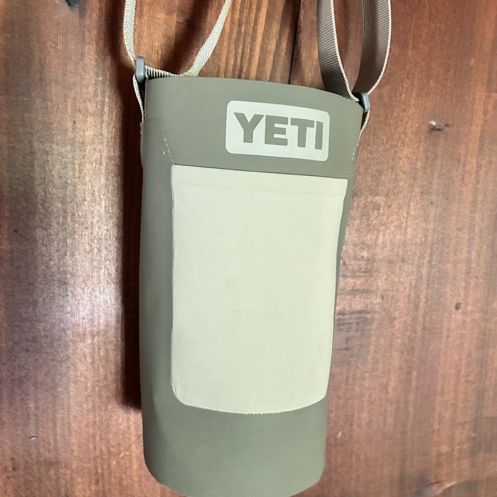 YETI Highland Olive and Cream Bottle Carrier
